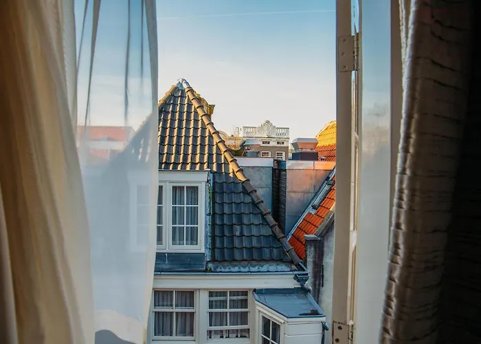 Ambassade Hotel